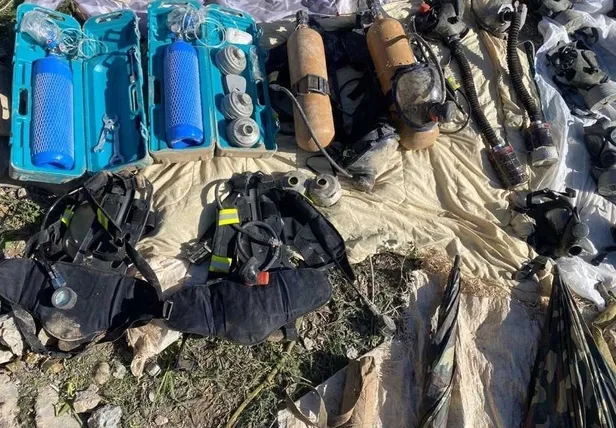 msb-duyurdu-pence-kilit-bolgesinde-pkkya-ait-cok-sayida-silah-ve-muhimmat-ele-gecirildi-1654349163391.jpeg MSB duyurdu: Pençe-Kilit bölgesinde PKK'ya ait çok sayıda silah ve mühimmat ele geçirildi-4