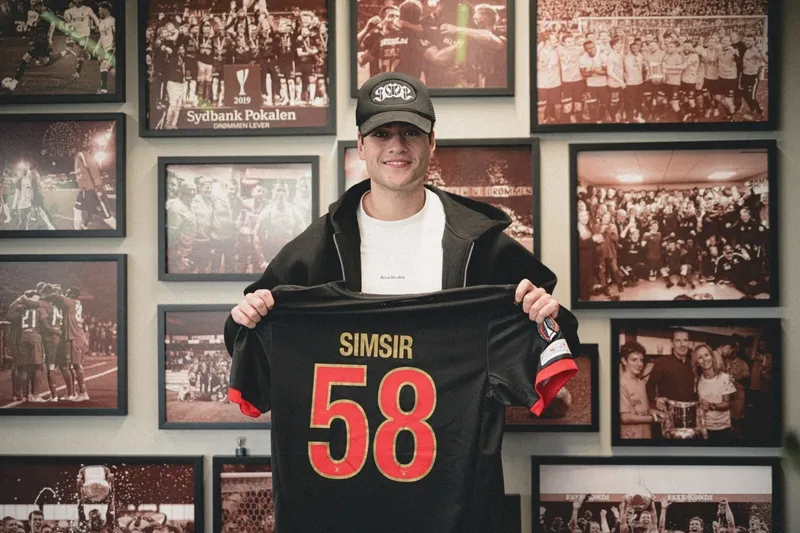 trabzonsporda-genclige-yatirim-suruyor-yeni-yildoz-adayi-aral-simsir-1767381537905.jpg Aral Şimşir (FC Midtjylland)