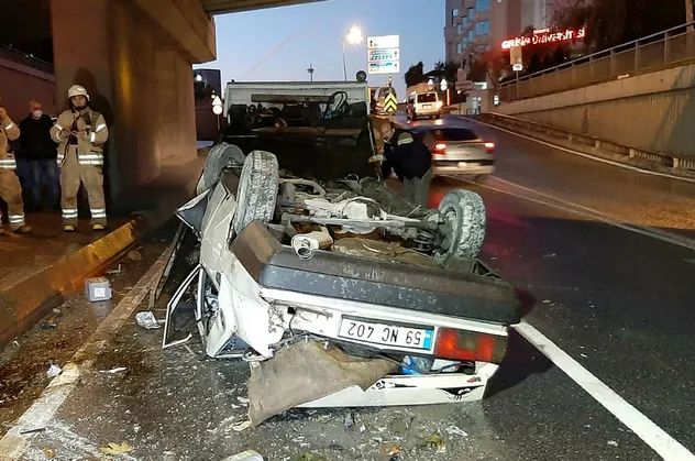 Kontrolden çıkan araç viyadükten uçtu! 1'i ağır 3 yaralı