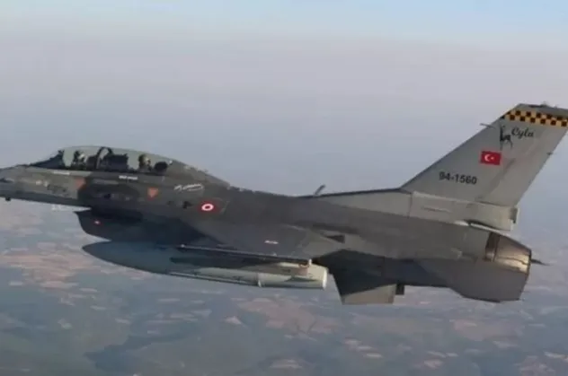Türkiye'ye verilecek F-16'lar Yunanistan'ın ayarını bozdu! Yunan basınında çelişkili ifadeler