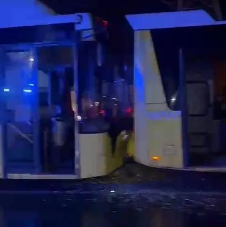 3 İETT otobüsü birbirine girdi