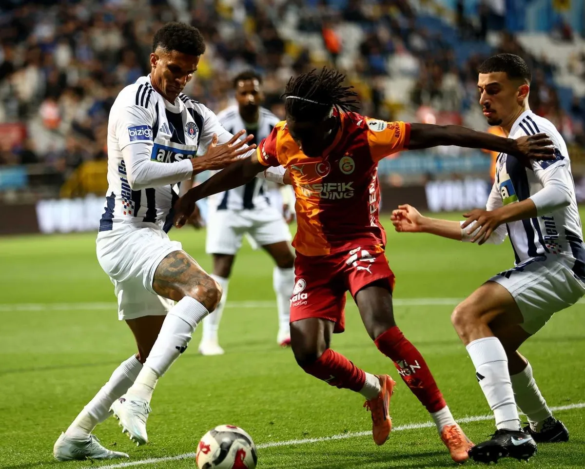 super-ligde-galatasaray-kasimpasayi-konuk-ediyor-1791524476031.jpeg Okan Buruk'tan sağ bek sürprizi! Kasımpaşa maçında forma o ismin-2