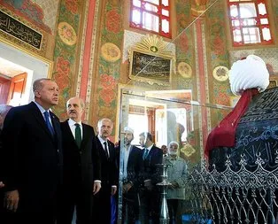 Fatih’in türbesini açtı
