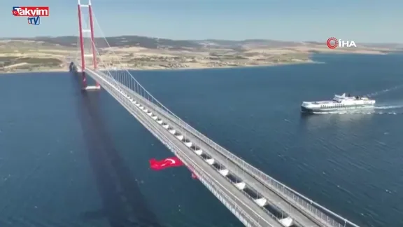 1915 Çanakkale Köprüsüne dev Türk bayrağı asıldı