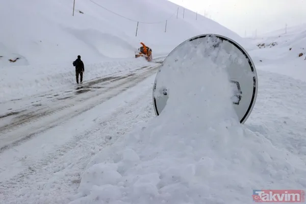 Geçtiğimiz yıl Türkiye'de 2 metre ile en yüksek kar kalığının ölçüldüğü Van-Bahçesaray yolunda amansız mücadele - 8