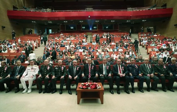 baskan-erdogandan-milli-savunma-universitesi-mezuniyet-toreninde-onemli-aciklamalar-1656684663117.jpeg