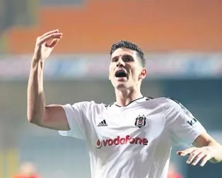 Gomez = Van Persie + Fernandao