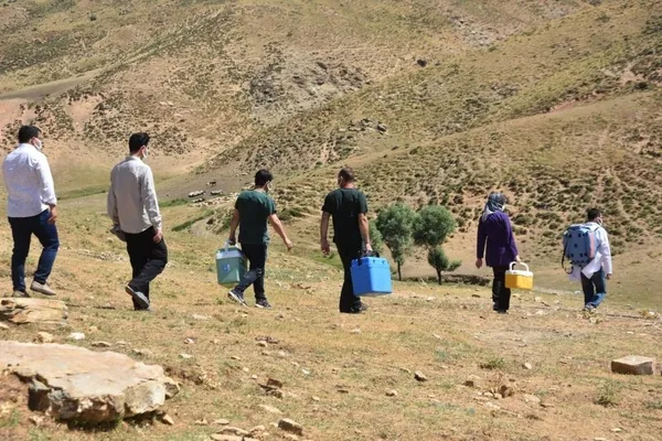 turkiyede-asilama-son-surat-bitliste-150-gocer-cadirlarinda-asilandi-1625121401880.jpg Türkiye'de aşılama son sürat! Bitlis'te 150 göçer çadırlarında aşılandı-6
