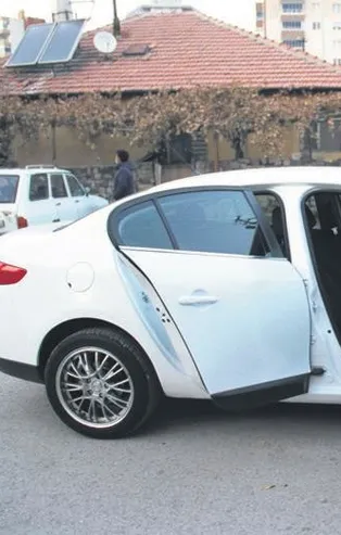 Burada 2 araba var