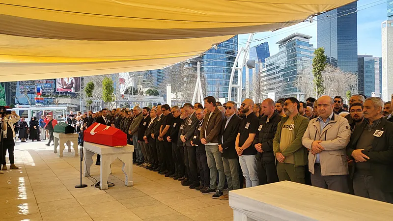 Büyük Hilmi'ye veda! Şinasi Yurtsever son yolculuğuna uğurlandı! - 14