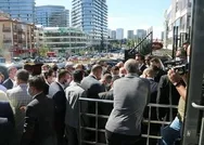 İYİ Parti Genel Merkezinde kavga! Partililer binayı bastı!