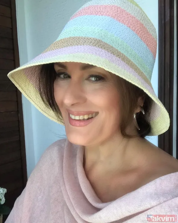 Yeşilçam’ın en güzel kadınlarından Gülşen Bubikoğlu ‘nostalji’ deyip göğüs dekoltesiyle paylaştı! 67’lik Gülşen’in son hali... - 23