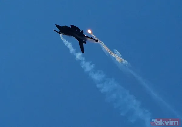 SOLOTÜRK Çanakkale Şehitler Abidesi semalarında göz doldurdu! İşte gösteri uçuşundan kareler… - 19