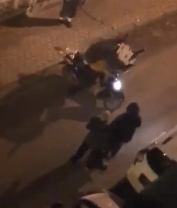 istanbulda-elektrikli-scooter-ile-ilginc-esya-tasima-manzaralari-camasir-makinesi-1649835331442.jpg İstanbul'da elektrikli scooter ile ilginç eşya taşıma manzaraları! Çamaşır makinesi...-5