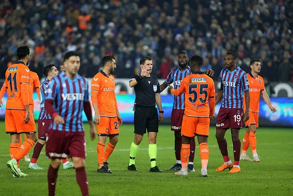 erman-torogludan-flas-trabzonspor-basaksehir-yorumu-hasan-alinin-pozisyonu-penalti-1640463497534.jpg Erman Toroğlu Trabzonspor - Başakşehir maçının en kritik anını yorumladı: Hasan Ali'nin pozisyonu penaltı-3