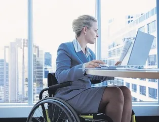 Engelliye 4 koldan destek