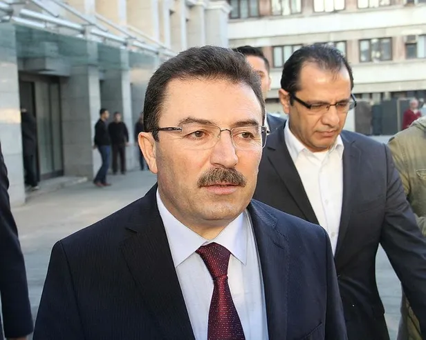 ilk-darbe-girisimi-yasanirken-istanbul-il-emniyet-mudurlugune-getirilen-selami-altinok-17-25-aralik-olayini-anlatti-1639782472308.jpeg İlk darbe girişimi yaşanırken İstanbul İl Emniyet Müdürlüğü’ne getirilen Selami Altınok 17-25 Aralık olayını anlattı!-9