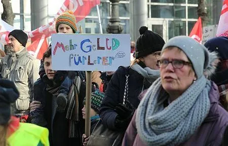 Almanya'da işçiler ayaklandı!-1