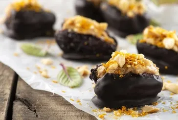 Tatlı krizlerine kalorisi düşük çözüm: Şekersiz Hurma tatlısı! İşte İftar sofralarını süsleyecek o tarif