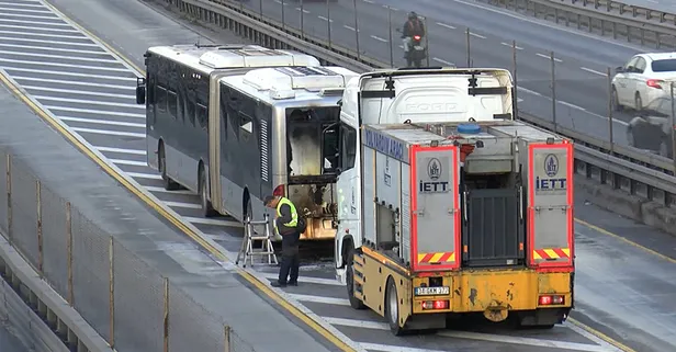 CHP'li İBB'nin ulaşım rezaleti! Metrobüs cayır cayır yandı yolcular panik yaşadı
