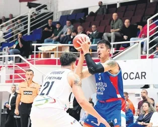 Anadolu Efes deplasmanda güldü