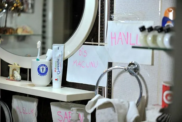 Karbonmonoksit'ten zehirlenip her şeyi unuttu: Annesi ise duvarlara resimler asıp hafızasını geri getirdi-9