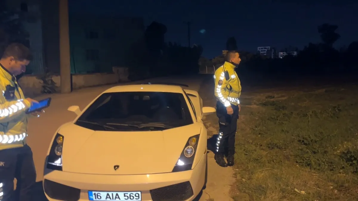bursada-alkol-denetiminden-kacti-calilikta-uyurken-bulundu-horladim-mi-1791188339170.jpg Sürücünün ehliyetine 2042'ye kadar el konuldu. (Foto: DHA)