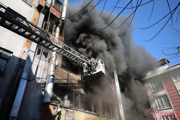 SON DAKİKA: İstanbul Güngören'de yangın: Patlamalar meydana geldi! Kaymakamlıktan flaş açıklama: Soruşturma başlatıldı - 10
