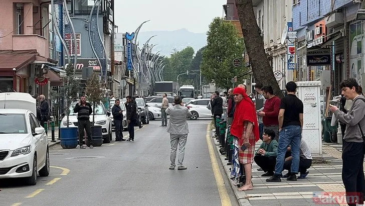 Deprem paniği: Hamamda yakalandı sokağa peştamalla çıktı