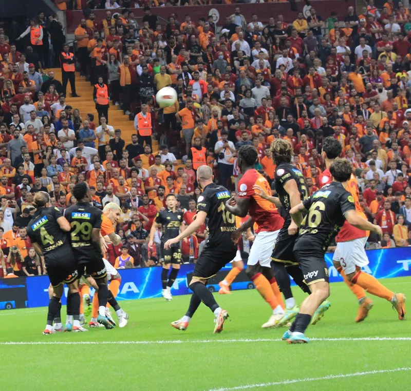 GALATASARAY HABERLERİ | Okan Buruk'tan 3 yıldız için flaş rapor! - 4