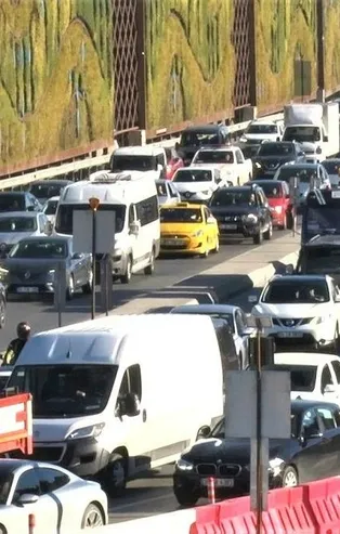 Maltepe’de bitmeyen yol çalışması trafiği kitledi! Vatandaş isyan etti: Mağdur oluyoruz