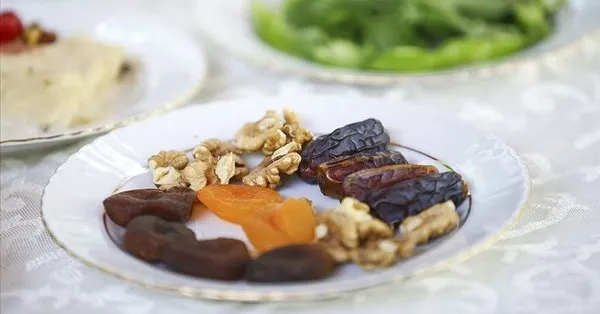 unutarak yemek icmek orucu bozar mi orucu bozan haller nelerdir takvim