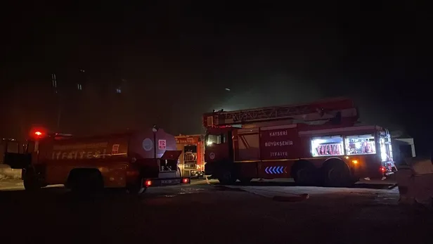 Kayseri'de plastik ambalaj fabrikasında çıkan yangın korkuttu-2