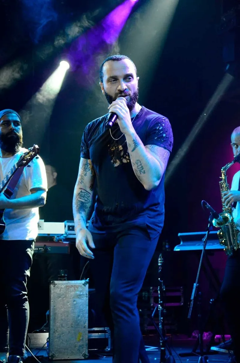 Reklam aşkı iddiası gündem olmuştu: Serenay Sarıkaya ve Mert Demir ortadan kayboldu!-5