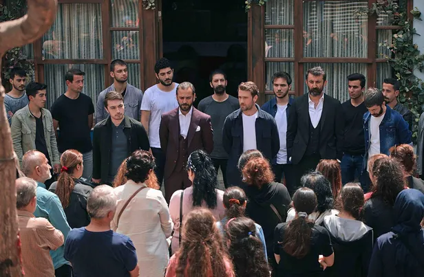 cukurun-efsanesi-uc-kurusa-gelecek-iddialari-yalan-cikti-o-gunler-artik-mazide-kalacak-1640785953098.jpg O günler artık mazide kalacak! Çukur'un efsanesi Üç Kuruş'a gelecek iddiaları yalan çıktı!-5