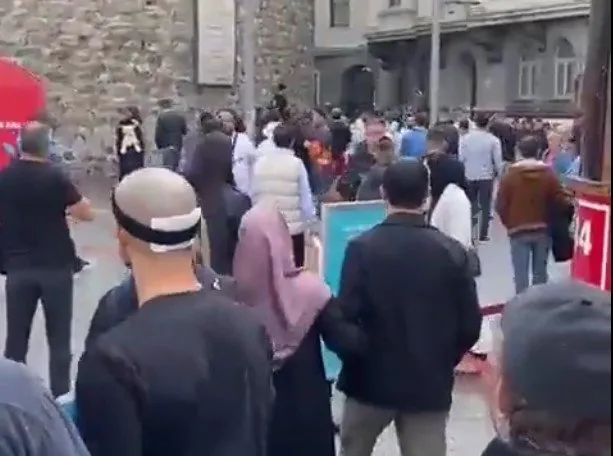 galata-kulesi-intihar-videosu-sansursuz-izle-galata-intihari-son-dakika-atlayan-adam-kimdir-neden-intihar-etti-1665583484588.jpg | Galata intiharı SON DAKİKA atlayan adam kimdir, neden İNTİHAR ETTİ? GALATA KULESİ İNTİHAR VİDEOSU SANSÜRSÜZ İZLE-2