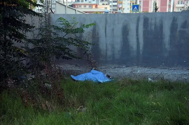 Son dakika: Adana'da korkunç son: 8'inci kattaki balkondan düşen kadın öldü