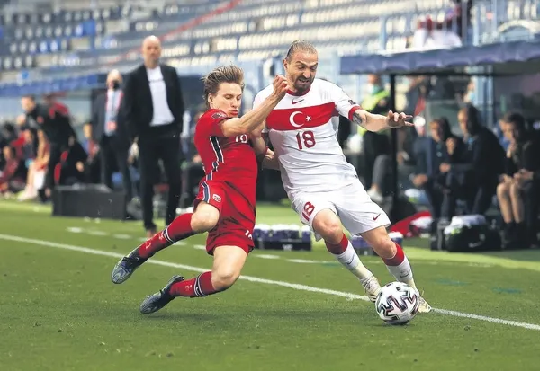 Alman teknik adam Stefan Kuntz'dan yakın markaj! Rakibe değil kendi takımına bakıyor-5