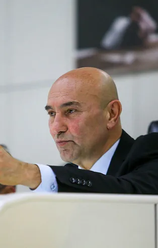 CHP'li Tunç Soyer'in havuzlu kaçak villasına suç duyurusu