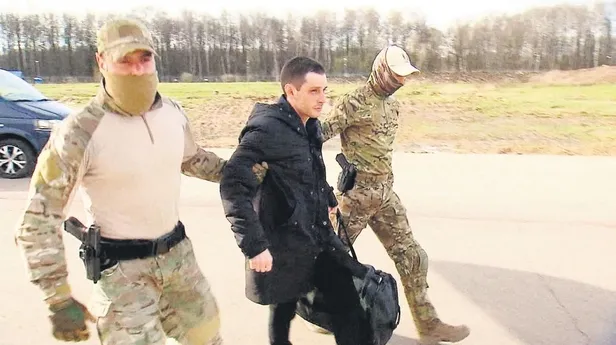 otizmli-yuzucu-tuna-tunca-sakiz-adasini-adeta-yardi-gecti-11-kilometrelik-mesafeyi-2-saat-44-dakikada-asti-1651096777056.jpeg Otizmli yüzücü Tuna Tunca Sakız Adası'nı adeta yardı geçti! 11 kilometrelik mesafeyi 2 saat 44 dakikada aştı-6