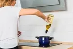 En sağlıklısı belli oldu; Kızartma yaparken zeytinyağı ve ayçiçek yağı yerine bunu kullanın!