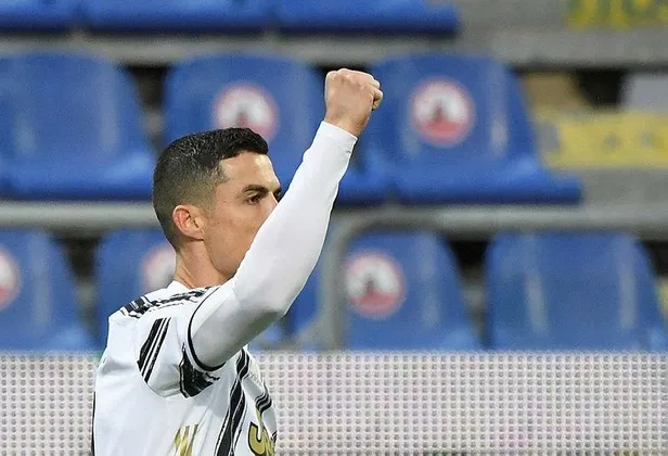 cristiano-ronaldo-italya-serie-ada-2019-2020-sezonunun-en-iyi-futbolcusu-secildi-1616193654555.jpeg Cristiano Ronaldo İtalya Serie A'da 2019-2020 sezonunun en iyi futbolcusu seçildi!-3
