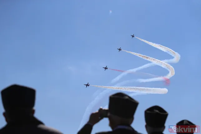 Çanakkale Deniz Zaferi’nin 106’ncı yıl dönümünde Türk Yıldızları’ndan Şehitler Abidesi’nde nefes kesen gösteri