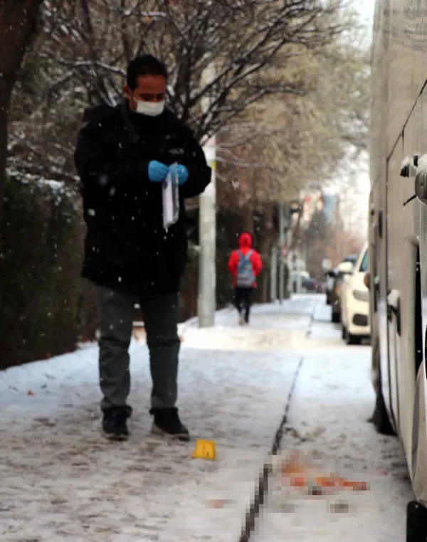 bosanma-asamasindaki-esini-sokak-ortasinda-bicakladi-1640335988231.jpg Boşanma aşamasındaki eşini sokak ortasında bıçakladı-4