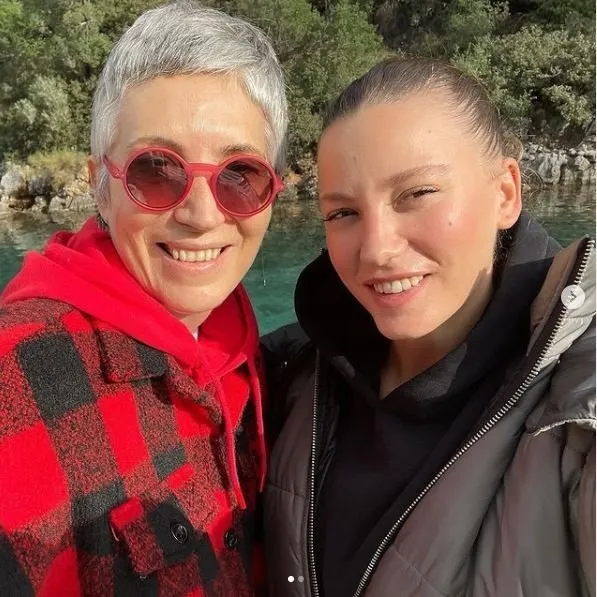 Cem Yılmaz fotoğraflarına dalıp gittiği Serenay Sarıkaya'yı Instagram'dan takipten çıkardı! Bununla da yetinmedi bakın ne paylaştı-9