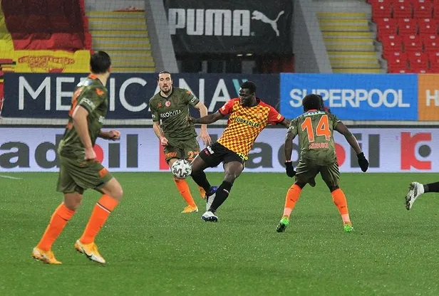 "Buruk" sezon "Kocaman" hayal kırıklığı: Son şampiyon Başakşehir Süper Lig'e tutunma mücadelesi veriyor-5