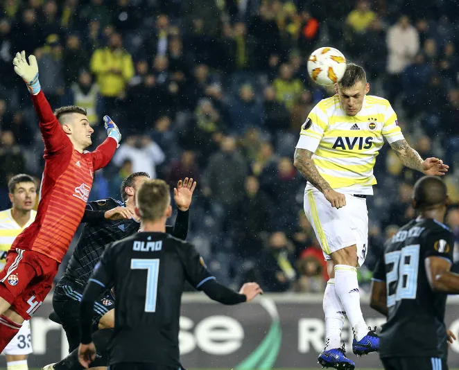 Kanarya Kadıköy’de turladı