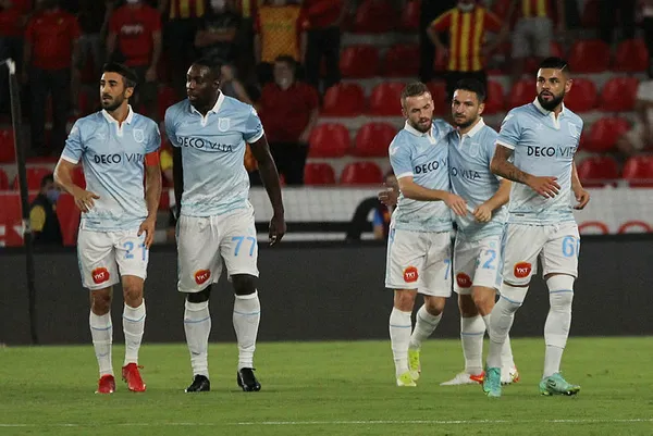 basaksehir-mi-fenerbahce-mi-kim-kazanacak-1632041851622.jpg Başakşehir mi? Fenerbahçe mi? Kim kazanacak?-2