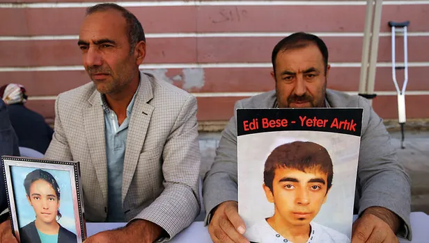 HDP önündeki ailelerin eylemi sürüyor! Acılı baba feryat etti: Fırsat buldun mu kaç gel kızım