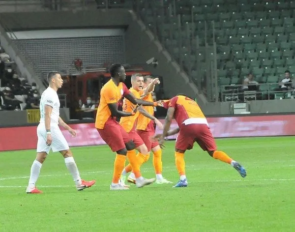 Galatasaraylı taraftarlar sosyal medyada kızgınlıklarını dile getirdi: Kerem'in zemin kadar değeri yok mu?-8